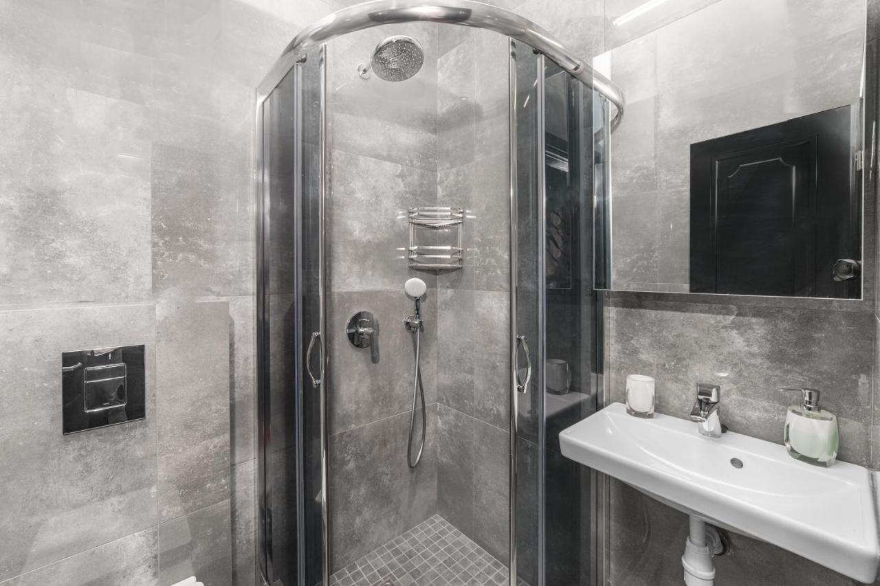 Apart Hotel D'Monica Odessa Extérieur photo